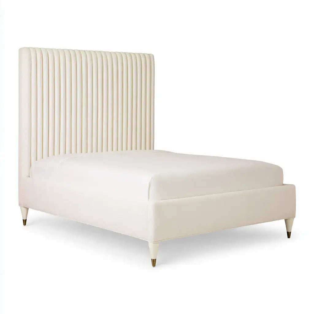 Cama con cabecero alto de canales verticales - beige